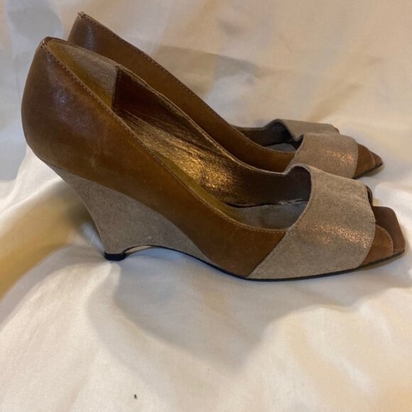 Miz Mooz Gold Tan Perp Toe Wedge - Picture 3 of 7